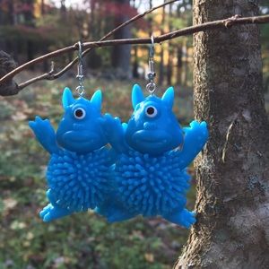 📌 💥Spiky blue monster earrings!!